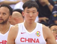 【华体网】NBA后卫传给NBA锋线，中国男篮怎么防？镜头马上给到姚明和杜锋