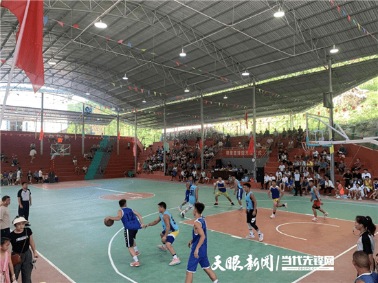 【华体网】 凯里市凯棠镇：室内篮球馆开馆 解锁乡村篮球新体验