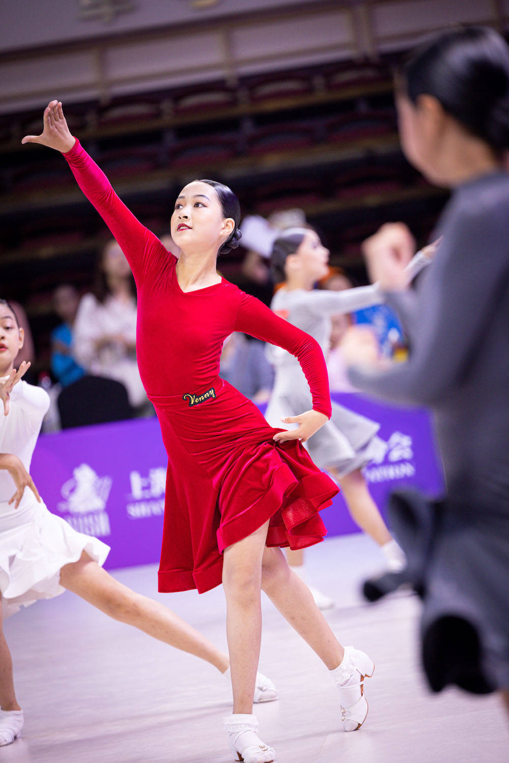 【华体网】长三角高校学子与上海舞者汇聚财大校园，演绎体育舞蹈魅力