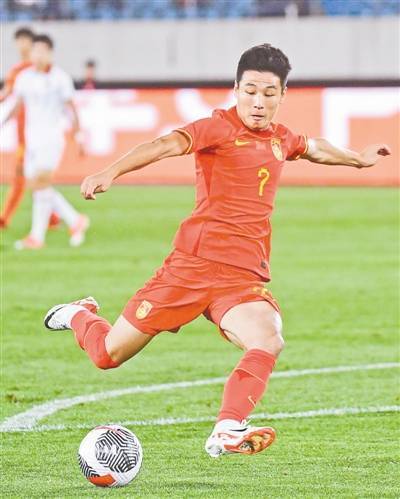 【华体网】中国男足热身 击败越南队